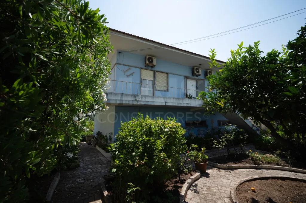 Moradia Bifamiliar no Cadaval com terreno de 1880m2