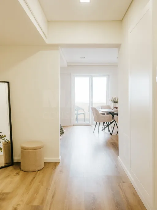 T3 Remodelado em Benfica | Open Space | Muita Luz