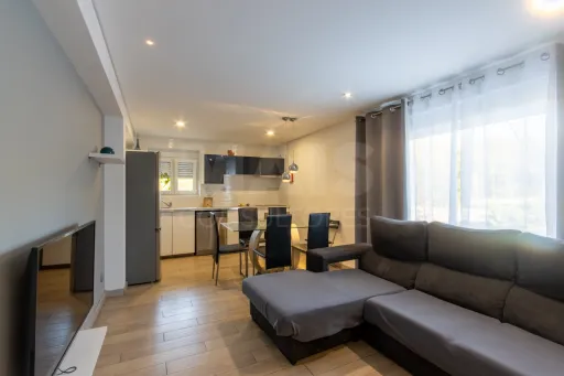 Propriedade com 3 apartamentos e piscina em Óbidos