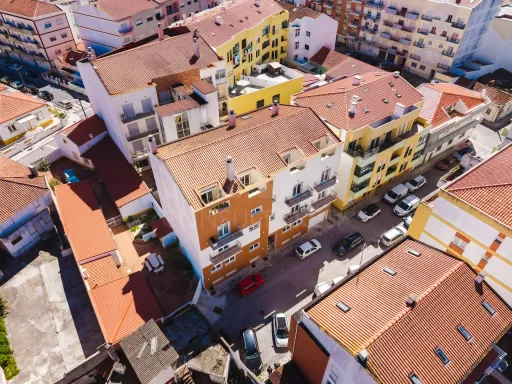 Apartamento T2 com terraço e garagem nas Caldas da Rainha