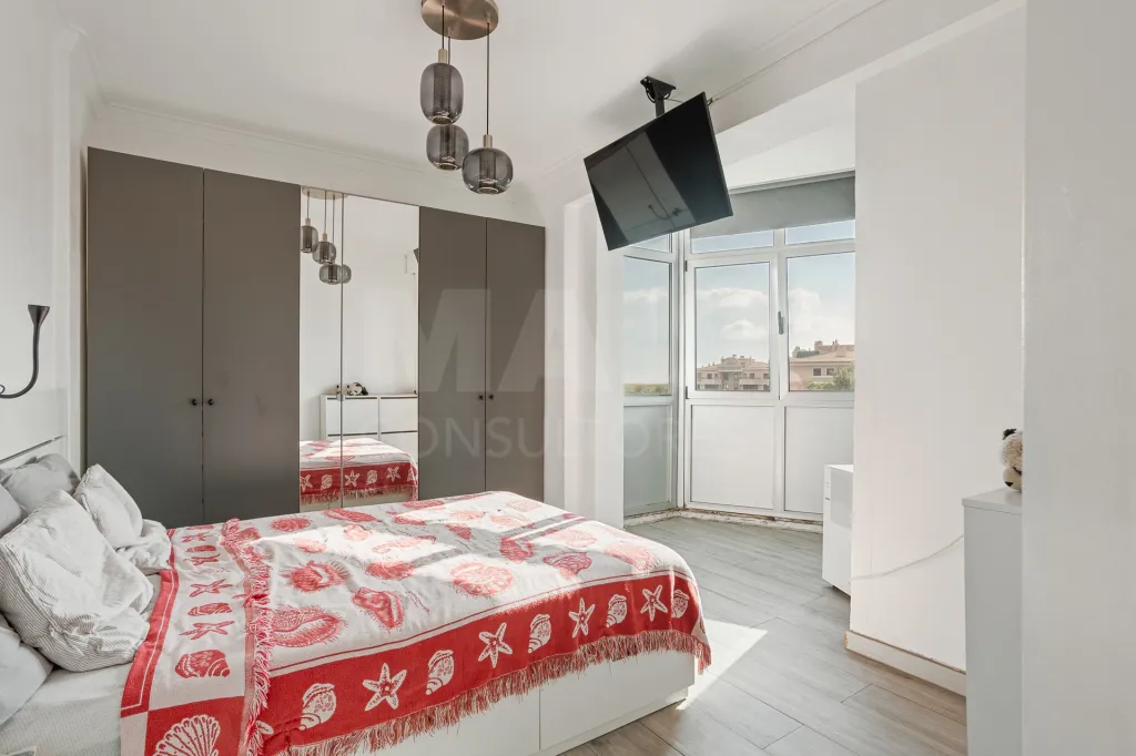 2-Bedroom Apartment with Excellent Potential | Sacavém | 5th Floor with Elevator