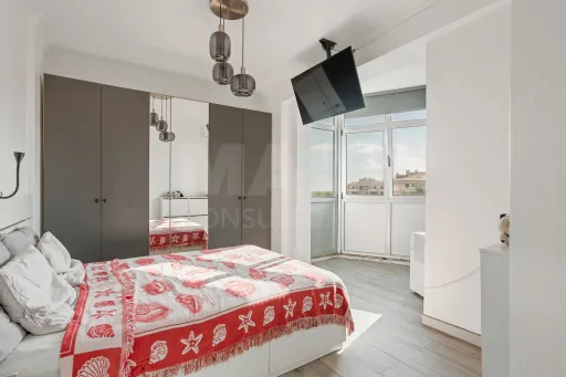 2-Bedroom Apartment with Excellent Potential | Sacavém | 5th Floor with Elevator