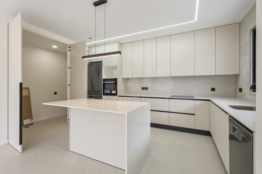 Moradia T3+1 NOVA com piscina em terreno de 2098m2