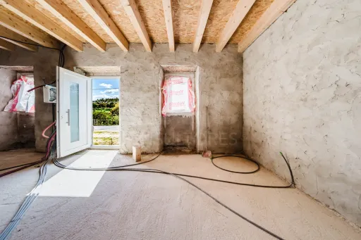 Moradia para remodelar em terreno com 1.809m2