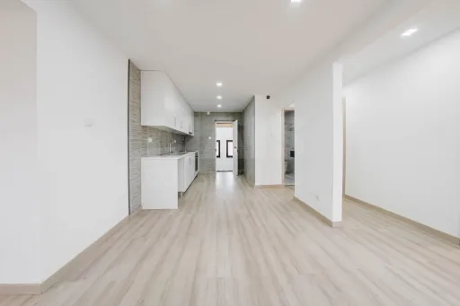 Moradia T3 com comércio e terraço no Coto