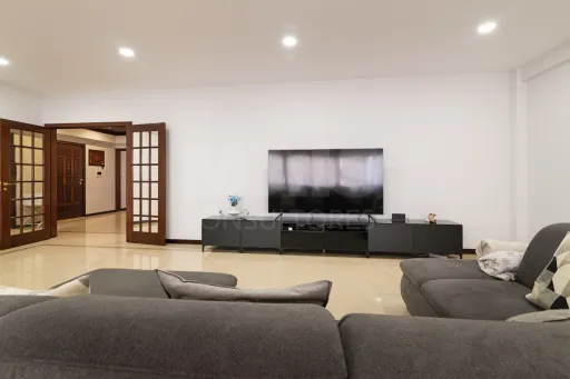 Apartamento T4 nas Torres do Restelo