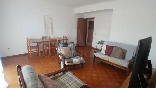 Apartamento T3 com marquise localizado no centro da cidade