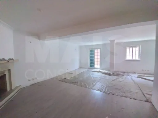 Moradia em Albarraque – A Oportunidade de Criar a Casa dos Seus Sonhos!