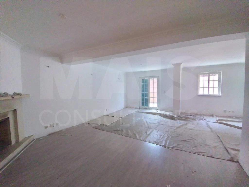 Moradia em Albarraque – A Oportunidade de Criar a Casa dos Seus Sonhos!