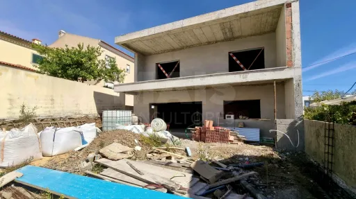 Moradia T4 c/ Suite, Jardim, Piscina & Parqueamento!