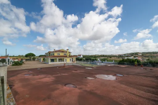 House 5 Bedrooms in Cheleiros