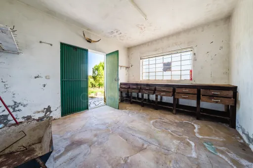 Moradia Isolada com Terreno de 9.840 m² em Barreiras – Cadaval