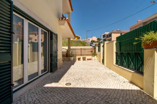 Moradia de 4 assoalhadas a 5km do centro de Loures