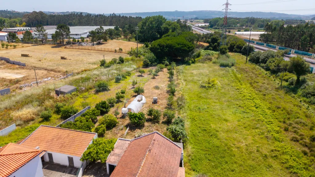Moradia Térrea T4 em terreno de 2.605m2 em Olho Marinho