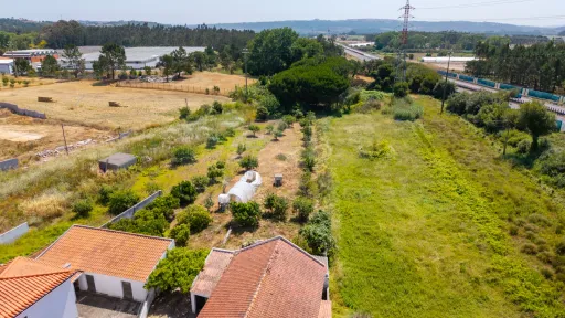 Moradia Térrea T4 em terreno de 2.605m2 em Olho Marinho