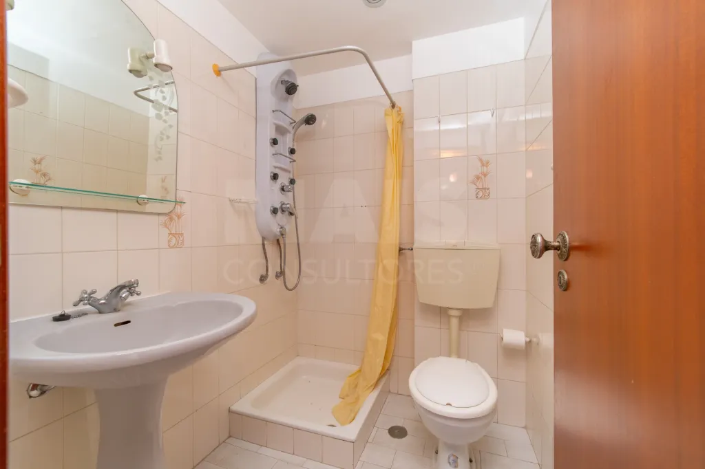 Apartamento T3 com varandas, arrecadação e vista desafogada em Samora Correia