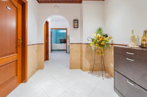 Apartamento T1 com parqueamento e arrecadação em Samora Correia