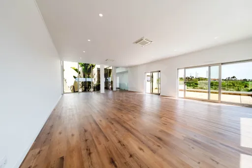 Moradia Contemporânea de Luxo com Vista Barragem, Piscina e 3.000m² Urbanos | Peniche