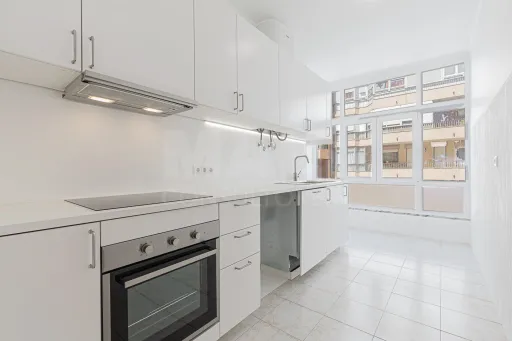 3 Bedrooms Refurbished Algés in Calçada do Rio