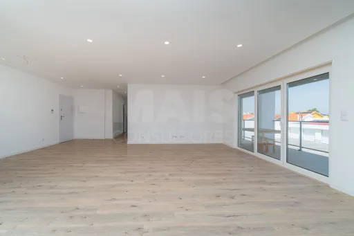T3 Premium Seminovo com Varanda Excecional – Garagem - Elevador - Acesso Privilegiado a Lisboa