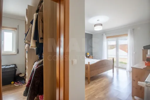 Moradia Térrea T5 com Piscina e Vista Deslumbrante – Serra de Aire e Candeeiros