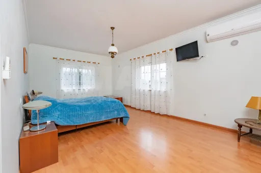 Moradia T3 com Piscina e Terreno de 7.320 m² – Privacidade, Sustentabilidade e Qualidade de Vida
