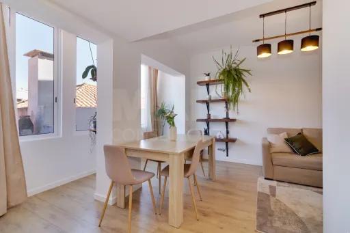 2-Bedroom Apartment in Almada’s Historic Center, Next to Casa da Cerca