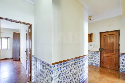 3-Bedroom Apartment with Excellent Sun Exposure | Balconies | Storage Room | Metro 600 m Away | Olival Basto – Odivelas