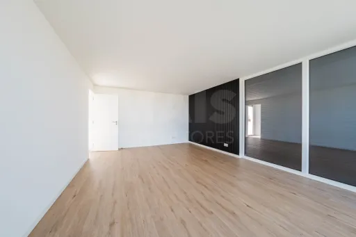 Moradia T3+2 Moderna com Vista Mar e Terraço Panorâmico