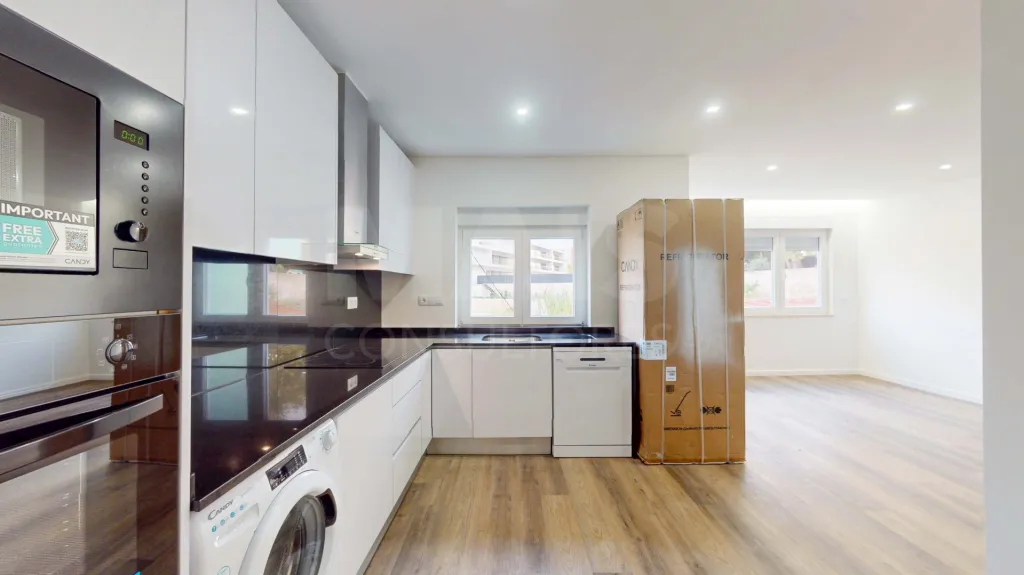 2-bedr. apartment converted into 4-bedr. duplex Santa iria de Azoia