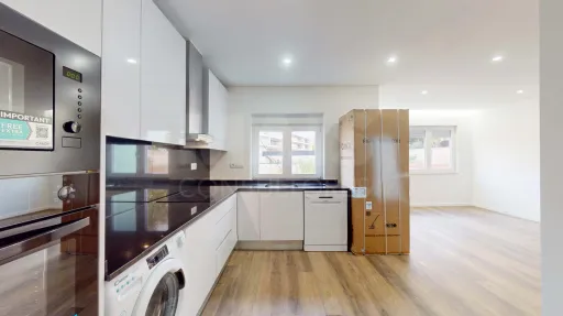 2-bedr. apartment converted into 4-bedr. duplex Santa iria de Azoia