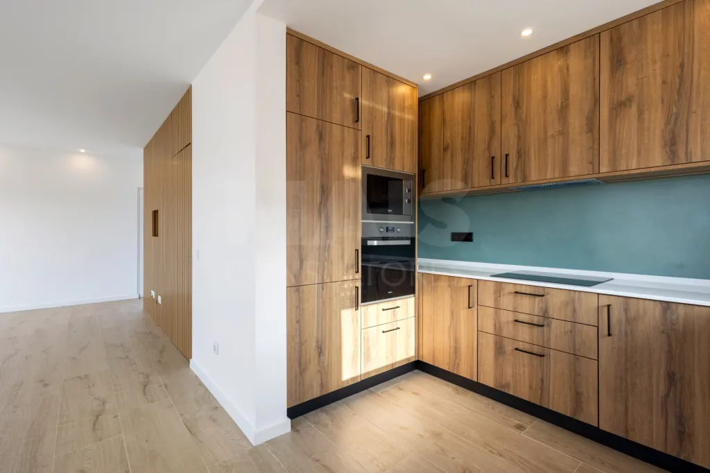 Moradia T2 com quintal e vista mar junto aos Supertubos