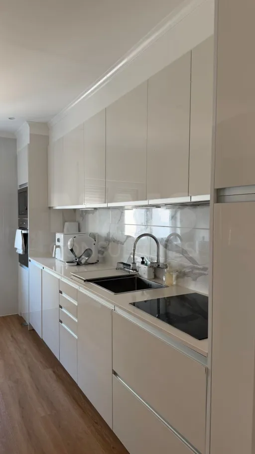 Apartamento T2 Remodelado no Centro do Cadaval