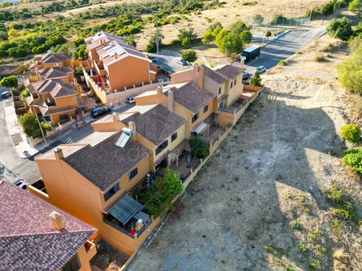 Moradia T3 com espaço exterior
