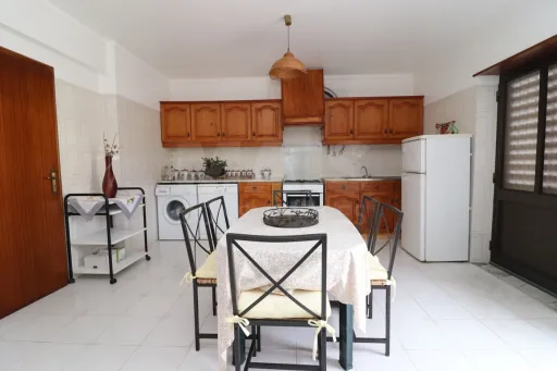 Excelente Moradia T3 com Box, Sótão e Terraço a 600 m da Praia Atouguia da Baleia