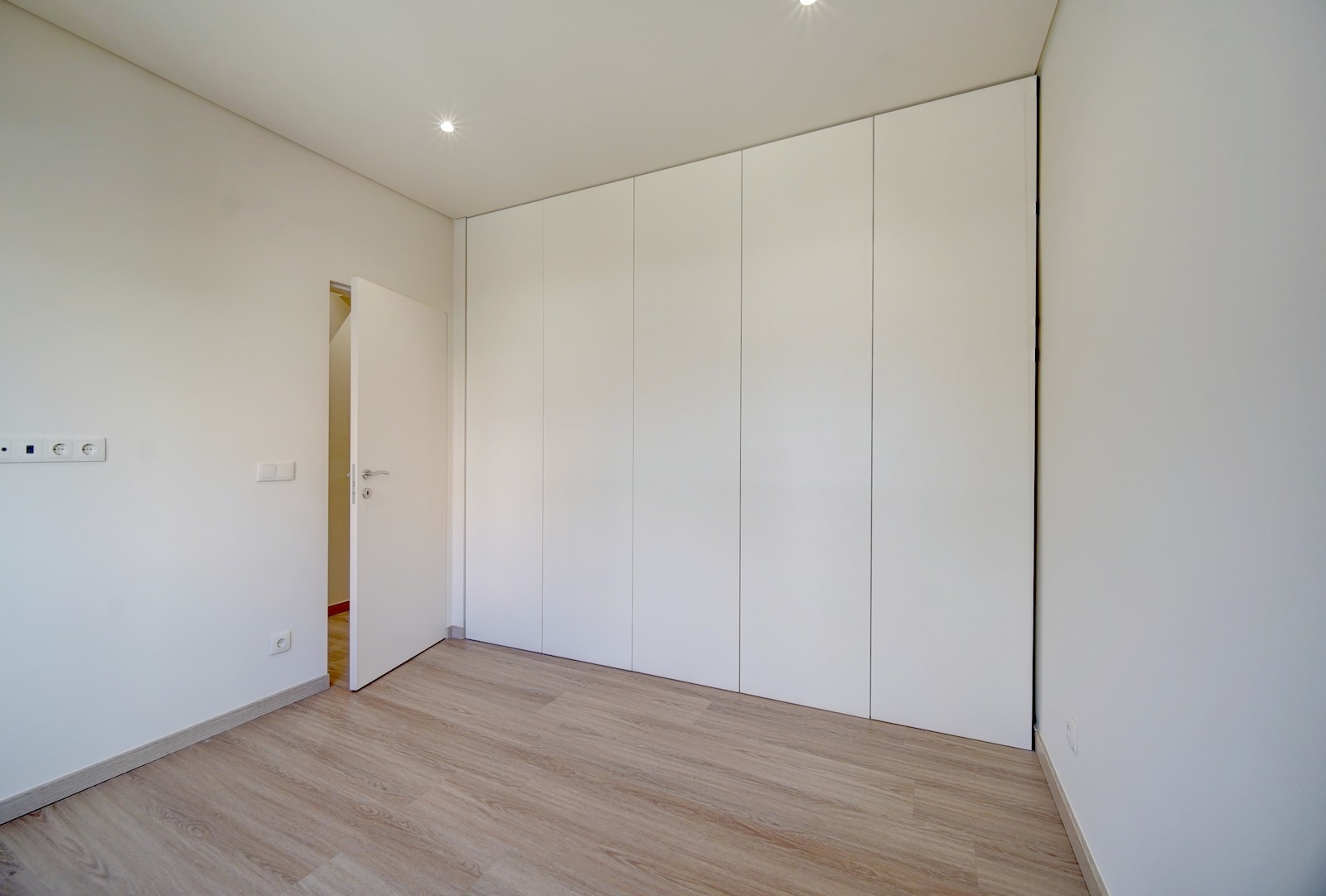 T4 em Queluz, TOTALMENTE Remodelado, com duas suítes