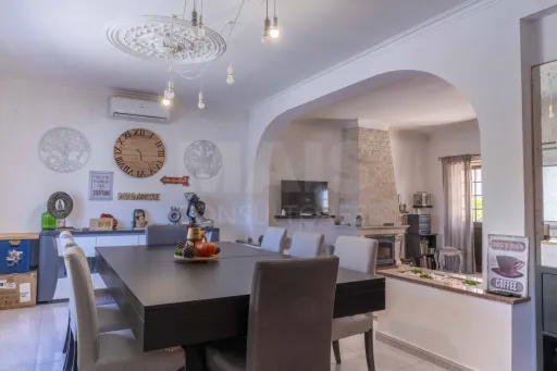 Moradia T5, com garagem e espaço exterior, Caneças