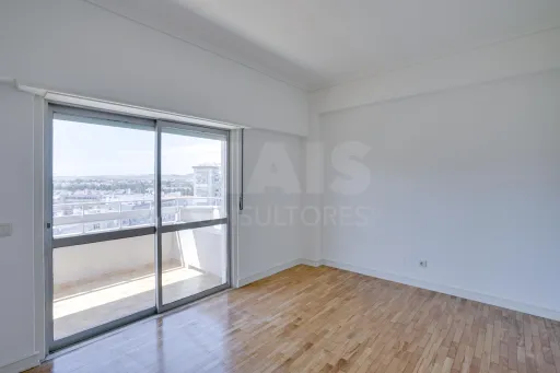 T4 no Lumiar - varandas e garagem