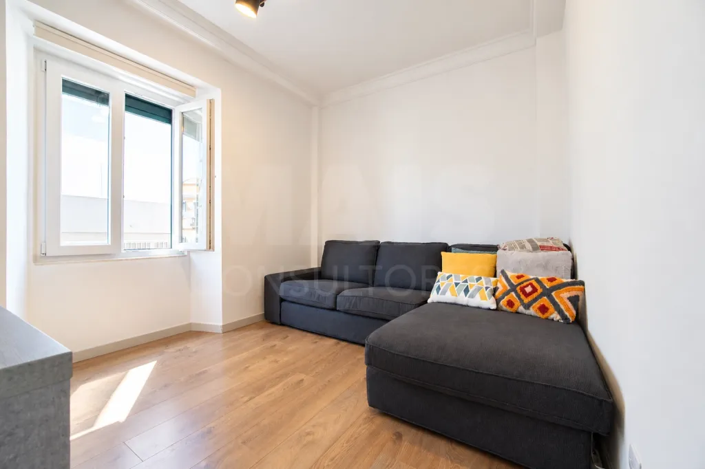 Converted 2-bedroom apartment in Penha de França with a terrace