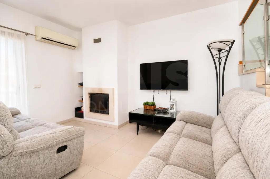 Magnifica moradia T3+2 localizada num condomínio privado, em Boliqueime.