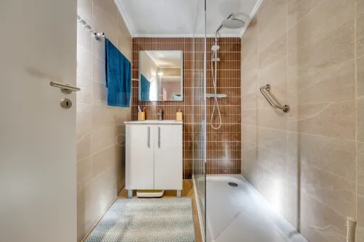 Viva com Espaço e Conforto: Moradia T4 com Anexo e Garagem em Coruche – Pronta a Habitar