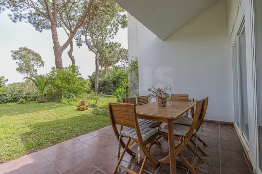Moradia Contemporânea com terreno 700m2 em Soltroia – Próxima da Praia