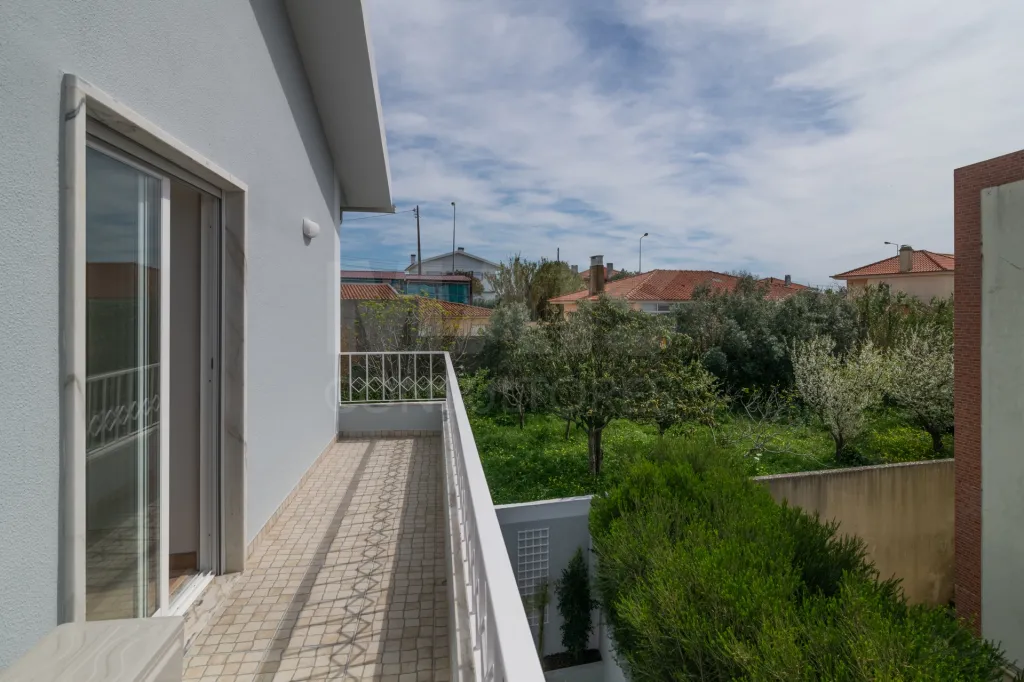 Moradia Isolada T4 Renovada — Abuxarda / Alvide, Cascais