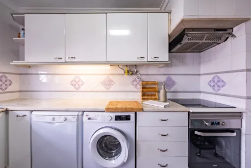 Apartamento T3 Renovado com Garagem Box – Cidade Nova, Caldas da Rainha