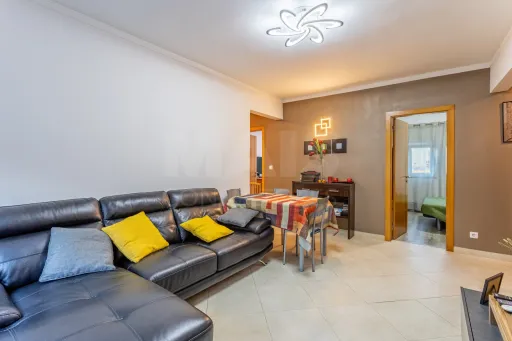 Refurbished T2 in Bairro da Covina with river view