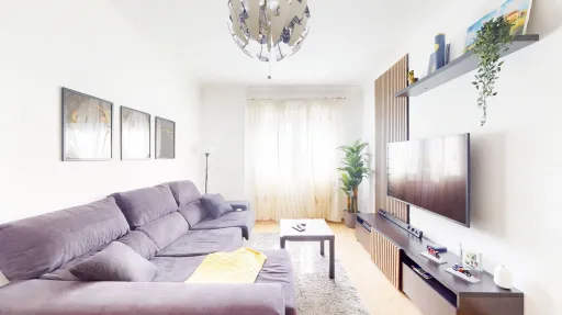 Apartamento T2 com parqueamento no Carregado
