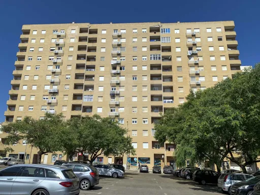 Apartamento T2 com parqueamento no Carregado