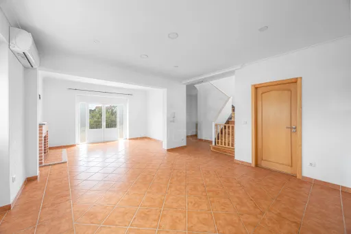 Moradia T6 Remodelada com Vista para a Serra de Montejunto