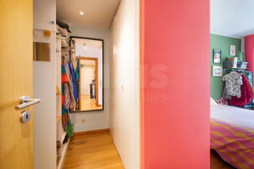 One-bedroom apartment with a terrace and garage in Linda a Velha