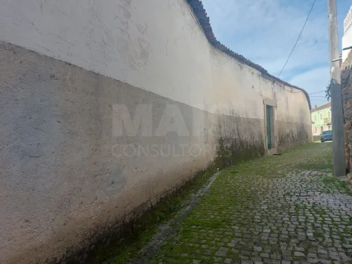 Casa Senhorial com Brazão em Coja- Arganil.